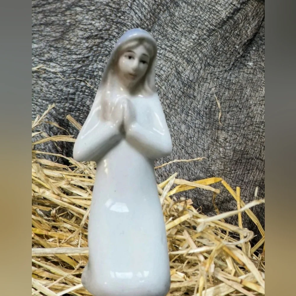 Vintage Porcelain Nativity Set, 7 Piece Ceramic Figurines Christmas White Blue - Picture 4 of 12